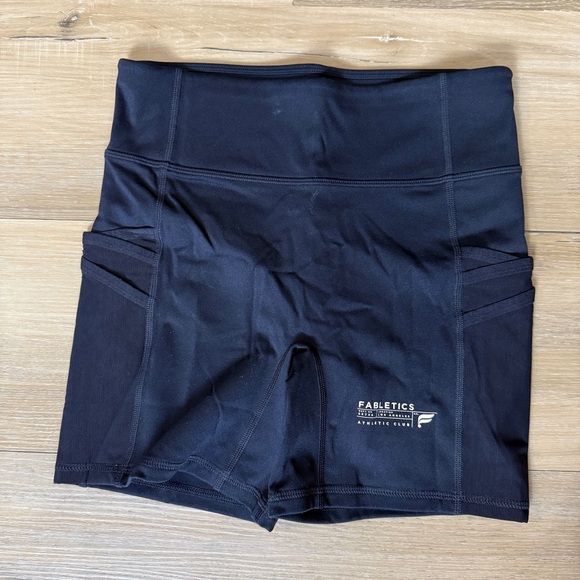 Fabletics NWT Black Trinity Mid-Rise Pocket 5” Bike Shorts | Small - Picture 2 of 9